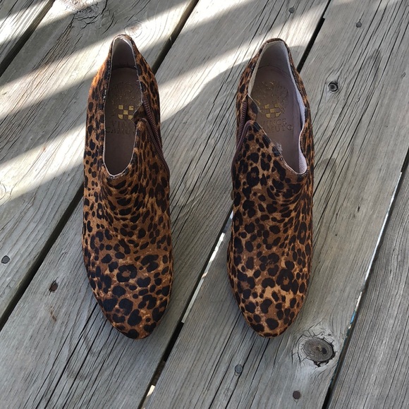 Vince Camuto Leopard Heels - Picture 2 of 8